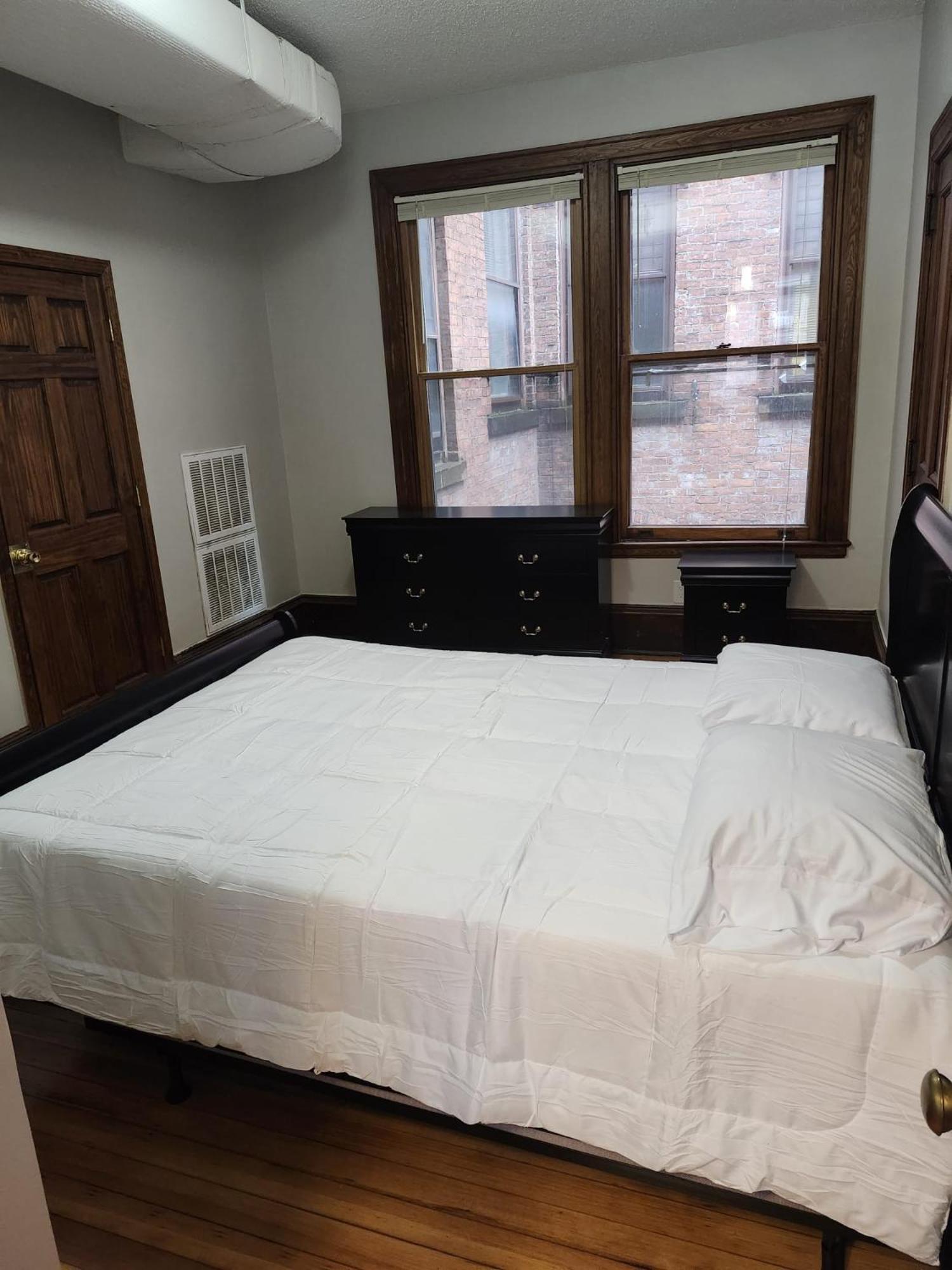 Fully Furnished 3 Bedrooms Loft Hartford Exterior photo